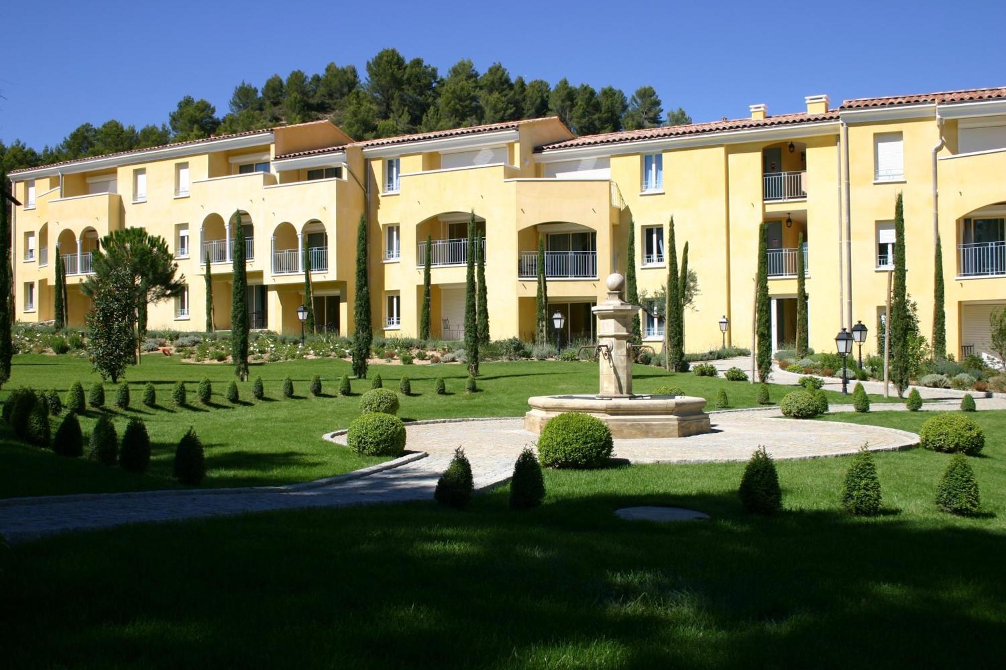 Residence Odalys La Licorne De Haute Provence Gréoux-les-Bains Exteriör bild